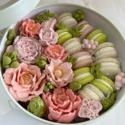 Зефирные цветы с макаронсами